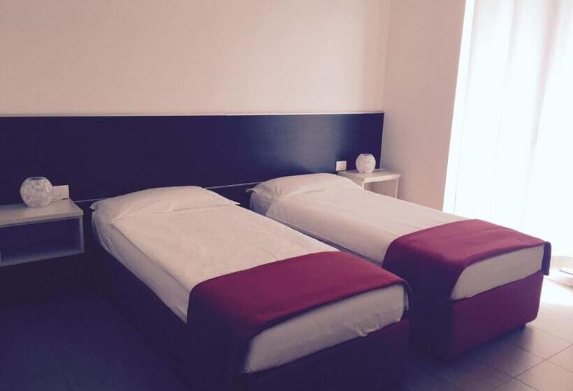 2 Bedrooms Apartment Lake View, Residence Villa Paradiso