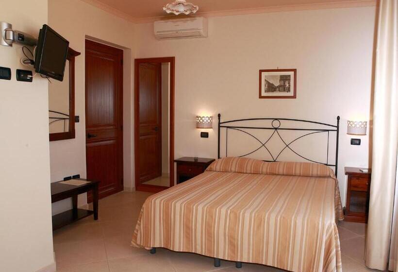 Четырехместный Номер Стандарт с Балконом, Villa Cristina