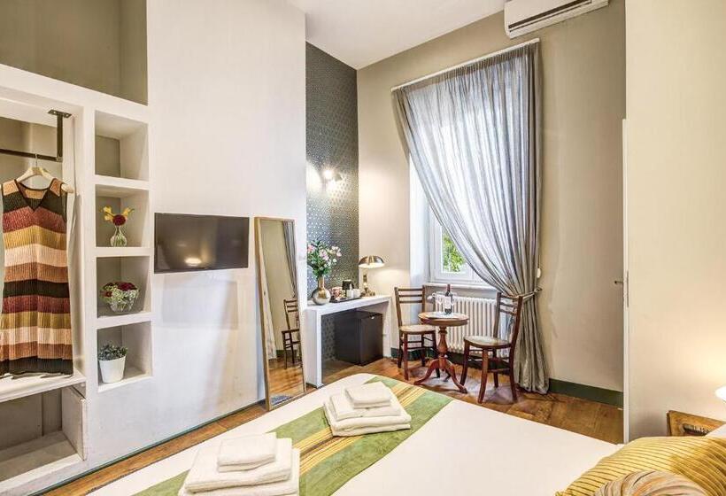 Comfort Room, Tree Charme