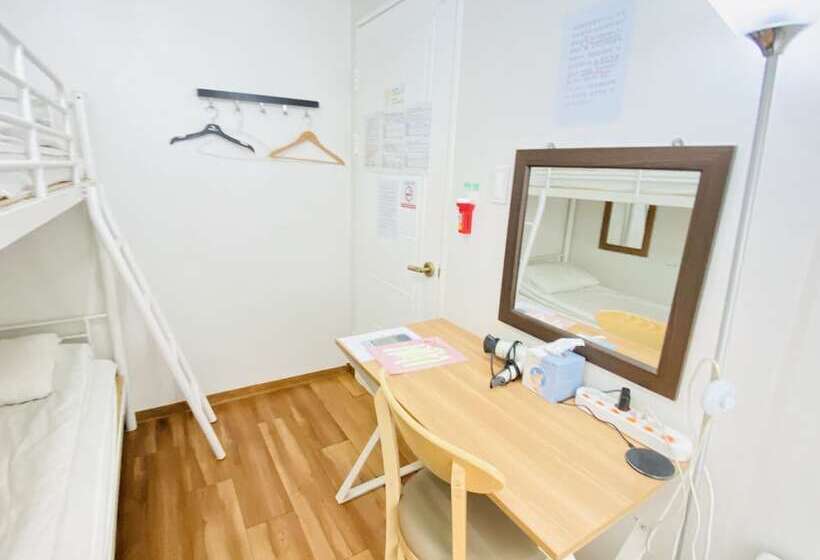 חדר סטנדרט לשלושה, Aroha Guesthouse Seoul Station