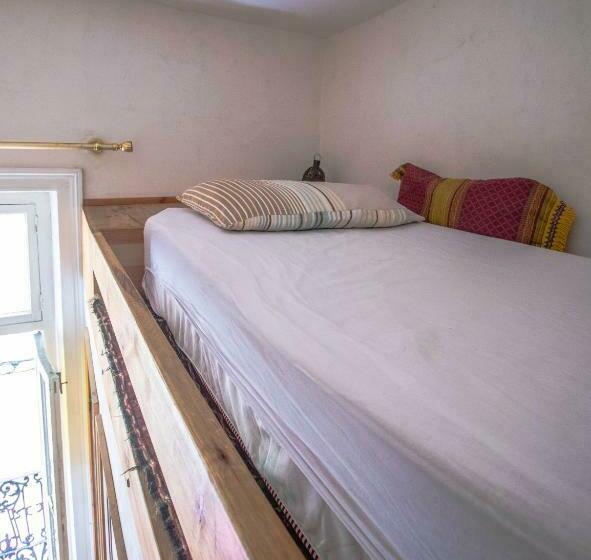 Номер Стандарт с Балконом, Bayt Alice Hostel