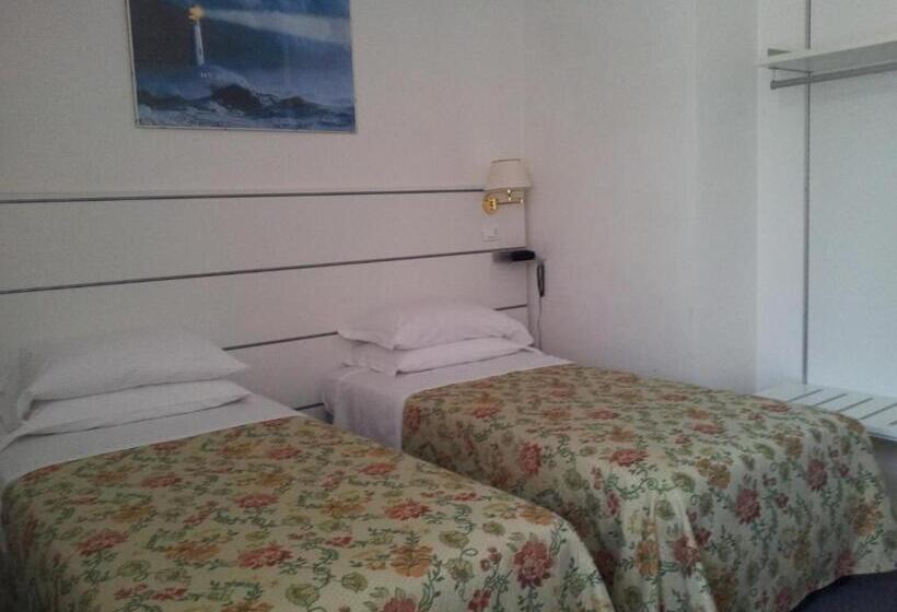 Economy Triple Room, Post