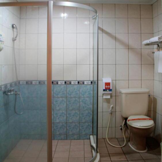 Economy Quadruple Room, Persimmon