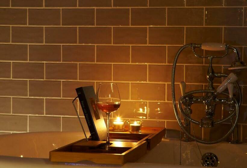 디럭스 룸 킹사이즈 침대, The Plough Inn & Cottages