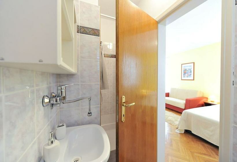 Номер Комфорт, Apartments & Rooms Petra