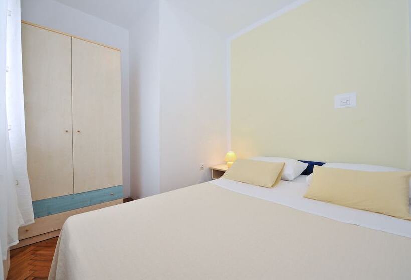 Апартаменты 1 Спальня Вид на Сад, Apartments & Rooms Petra