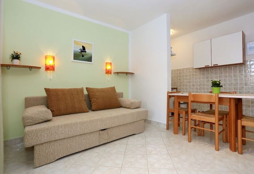 Апартаменты 1 Спальня Вид на Сад, Apartments & Rooms Petra