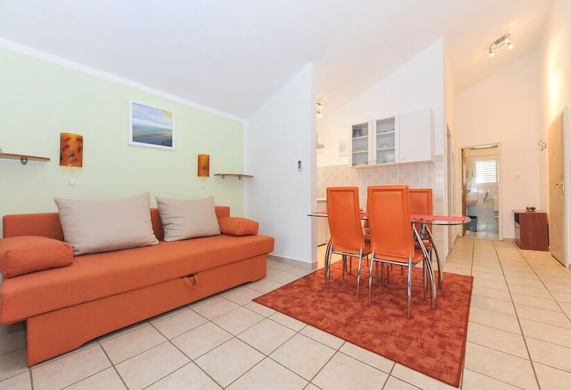 Апартаменты 1 Спальня Вид на Море, Apartments & Rooms Petra