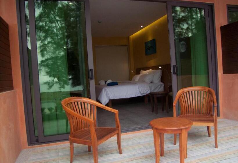 اتاق لوکس, Coriacea Beachfront Boutique Phuket Resort   Sha Plus