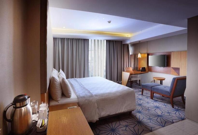 Номер Deluxe, Swiss Belhotel Pondok Indah