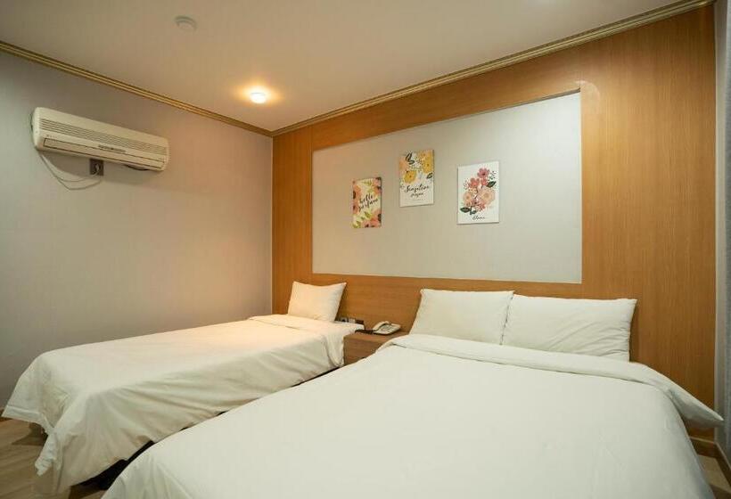 Номер Deluxe, Jeju Stay