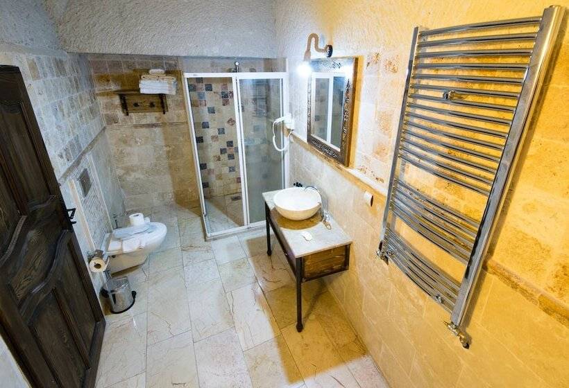 Номер Стандарт Трехместный, Elite Cave Suites