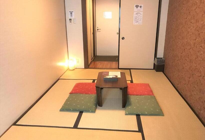 스탠다드 트리픔 룸 공동욕실, K S House Hostels   Hakone Yumoto Onsen