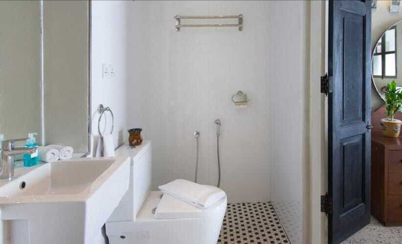 غرفة قياسية, Noordin Mews