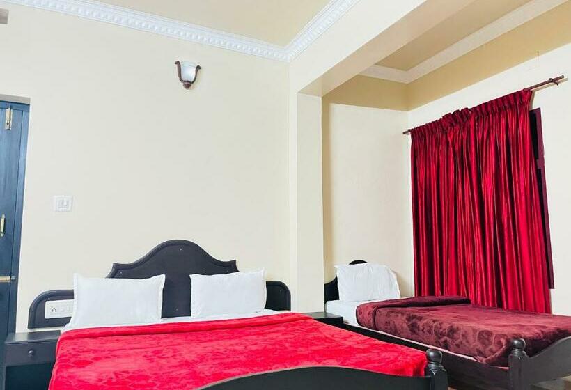 Номер Стандарт Трехместный, Coorg Hilltown Hotel   Madikeri