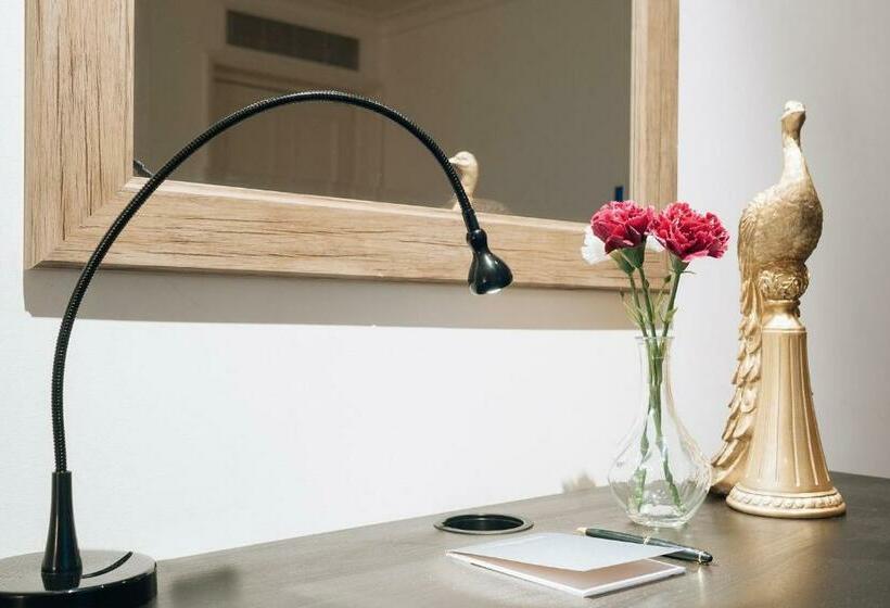 Номер Стандарт Совместная Ванная, The Chapter   Mayfair Residences
