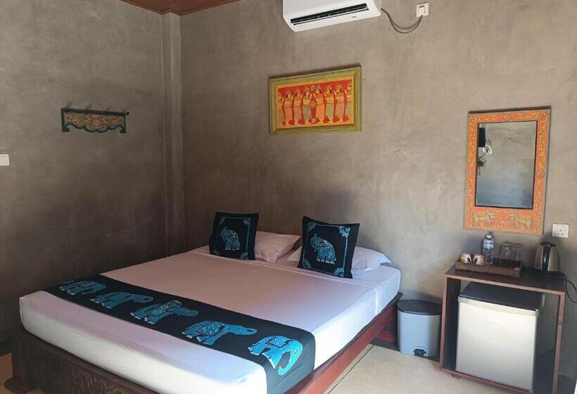 Номер Deluxe Вид на Бассейн, Negombo Boutique Villa