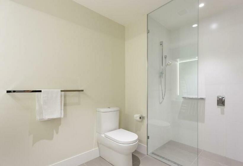 Номер Deluxe Кровать Кинг, Calamvale Hotel Suites And Conference Centre