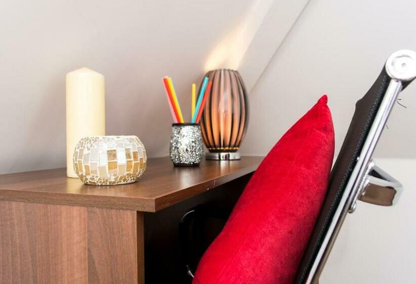 Номер Стандарт, Trivelles Mayfair,stockport