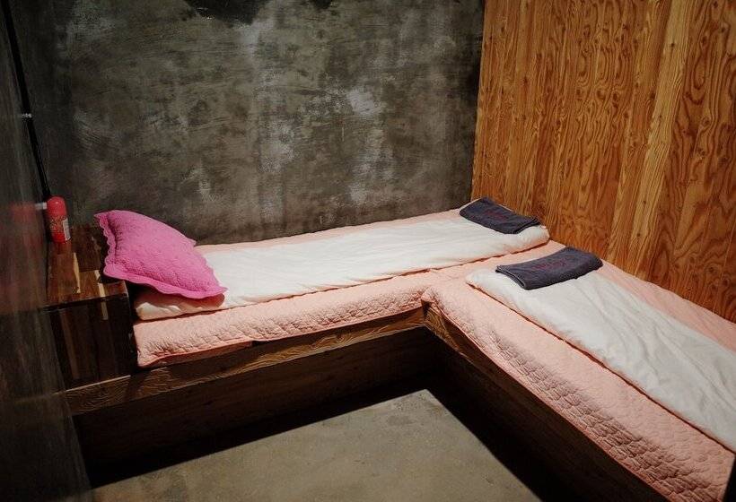Quarto Estandar Banheiro Compartilhado, Bong Backpackers