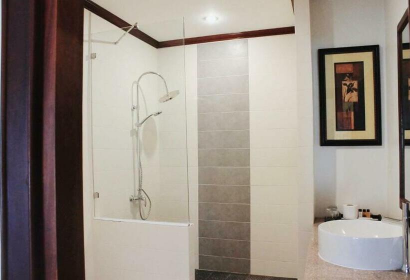Executive Room, Capitol Residence