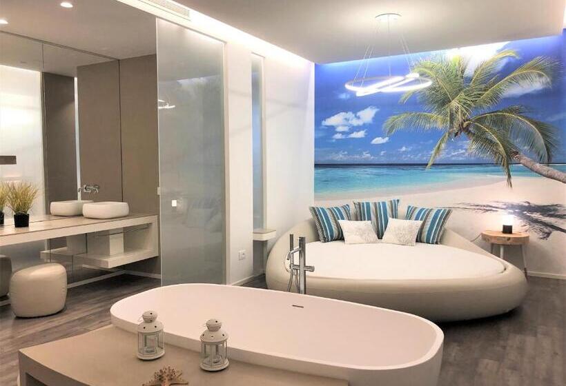 Deluxe Suite Sea View, Liberty Beach   Parking & Beach Included