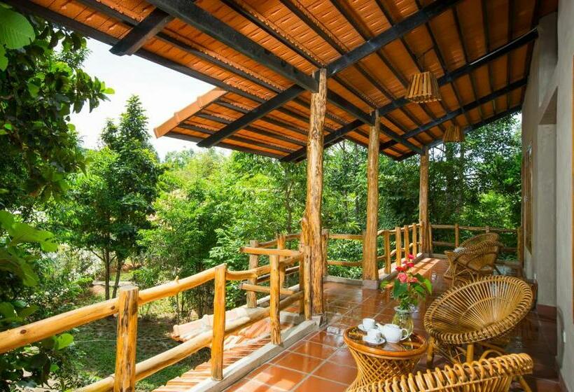 اتاق سوپریور با چشم‌انداز استخر, Valley Village Phu Quoc
