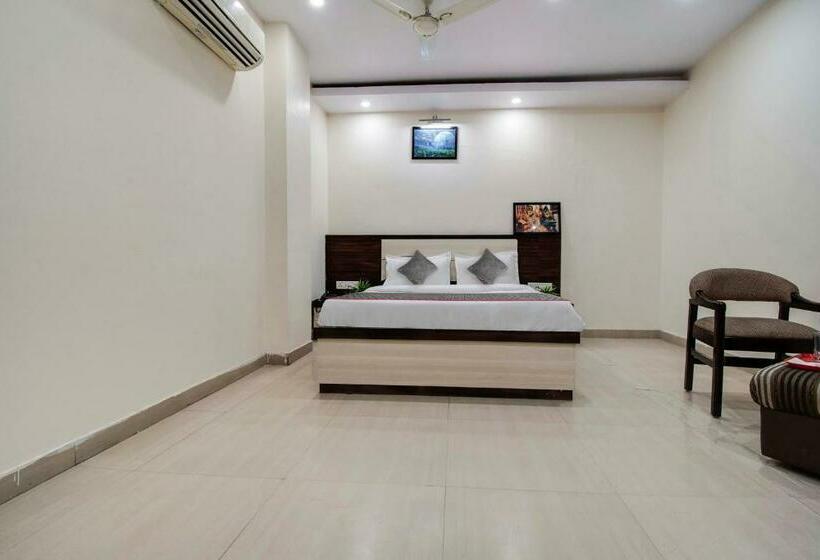 اتاق لوکس سه تخته, Capital O Hotel Pink Peral