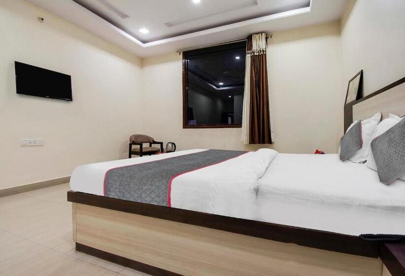 اتاق لوکس سه تخته, Capital O Hotel Pink Peral