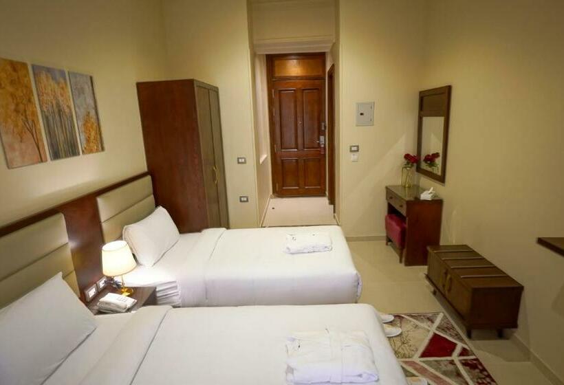 اتاق لوکس با چشم‌انداز شهر, Savoy Hotel Elminya