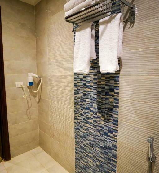 اتاق لوکس با چشم‌انداز شهر, Savoy Hotel Elminya