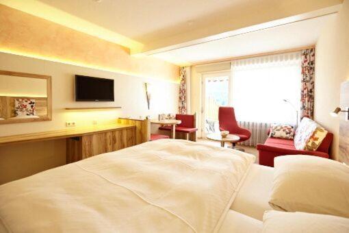 Номер Стандарт с Балконом, Wellnesshotel Sonnenhalde Tonbach
