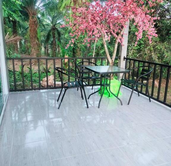 Студия Deluxe, Baan Namthip Homestay Trang บ้านน้าทิพย์ โฮมสเตย์ตรัง