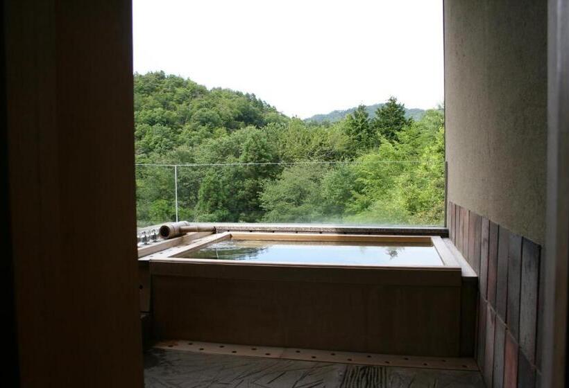 اتاق استاندارد با چشم‌انداز کوهستان, Ryokan Sumiya Kihoan