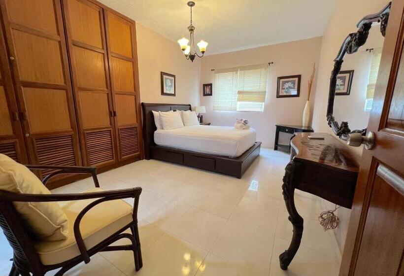 سوییت با چشم‌انداز استخر, Los Corales Villas And Suites   Beach Club, Spa, Restaurants