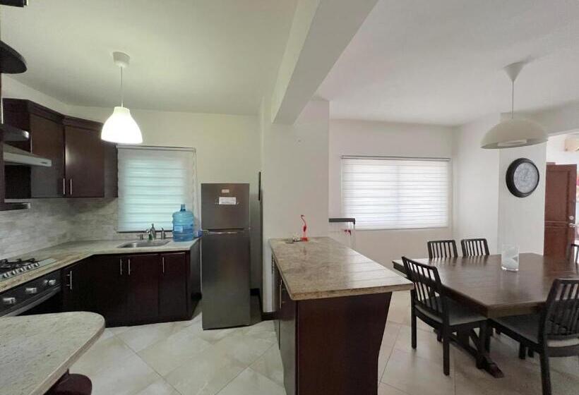 سوئیت جونیور با چشم‌انداز باغ, Los Corales Villas And Suites   Beach Club, Spa, Restaurants