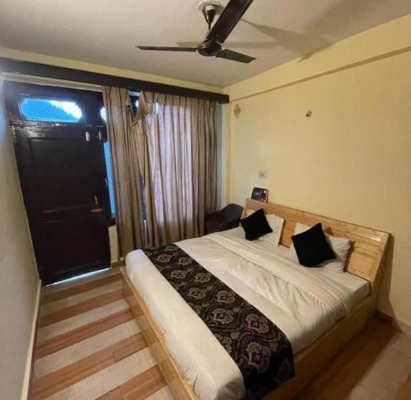 标准间, Narayana Guest House