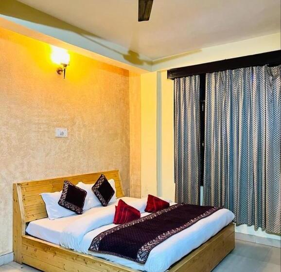带大床的标准间, Narayana Guest House