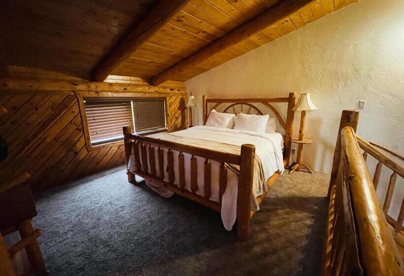 سوئیت با چشم‌انداز رودخانه, The Lindsay Lodge