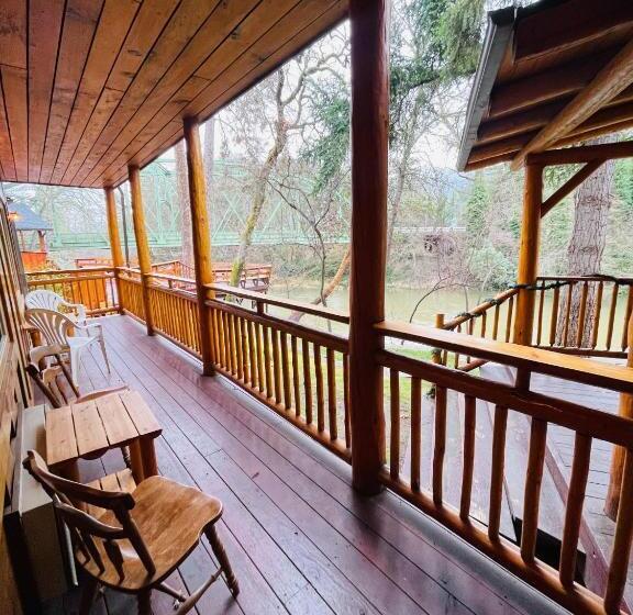 اتاق استاندارد با بالکن, The Lindsay Lodge