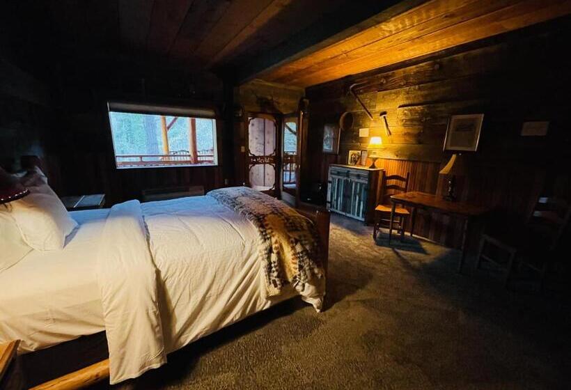 اتاق استاندارد با بالکن, The Lindsay Lodge