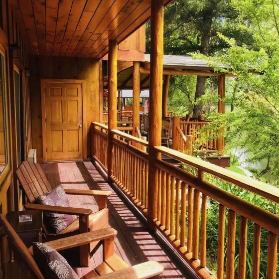 اتاق استاندارد با تخت بزرگ, The Lindsay Lodge
