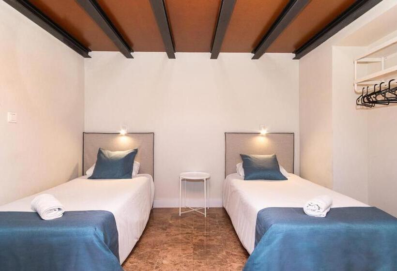 Семейный Номер, Az Orús Factory Hotel   Parking Muy Económico