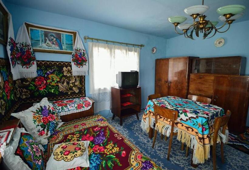 Семейный Номер Совместный Санузел, Busta House