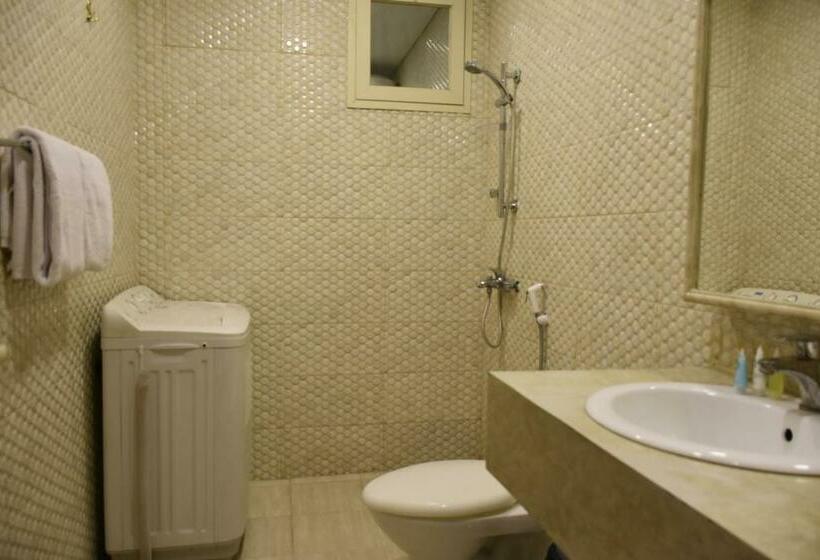 Quarto Deluxe com Sacada, درة المساكن للآجنحة الفندقية   الواجهة البحرية