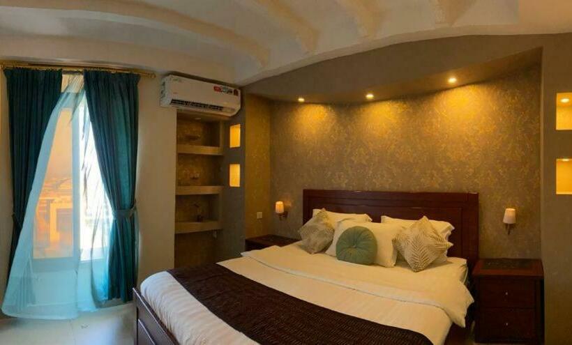 Quarto Deluxe com Sacada, درة المساكن للآجنحة الفندقية   الواجهة البحرية