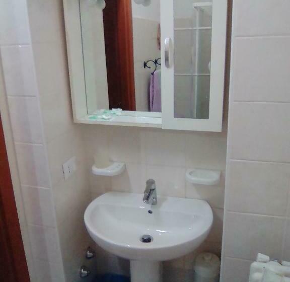 اتاق استاندارد سه نفره, Albergo Cavour Self Checkin
