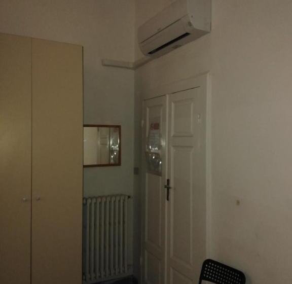 اتاق استاندارد چهار تخته, Albergo Cavour Self Checkin