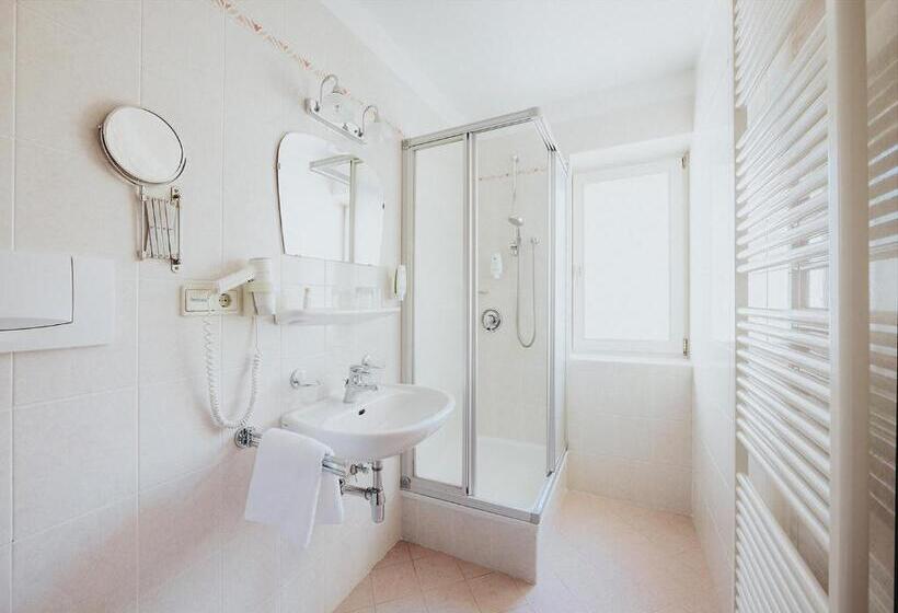 Quarto Estandar, Bischofhof   Bistro Jasmin