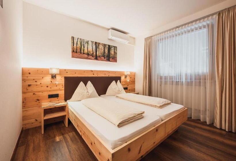Quarto Familiar Superior, Bischofhof   Bistro Jasmin